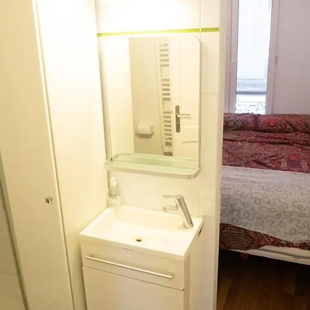 Appartamento Lovely Close To Pere Lachaise Parigi
